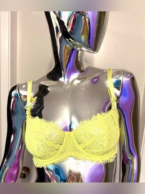 Victoria's Secret Intense Yellow Lace Underwire Bra